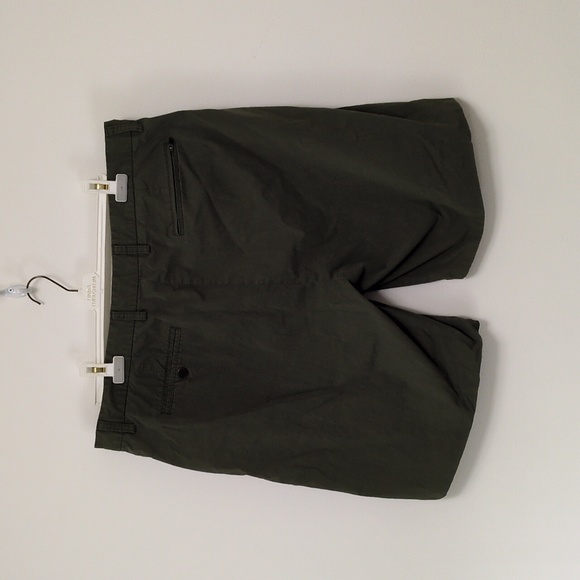 Old Navy Men’s Olive Green Shorts – 10” Inseam - Picture 2 of 2